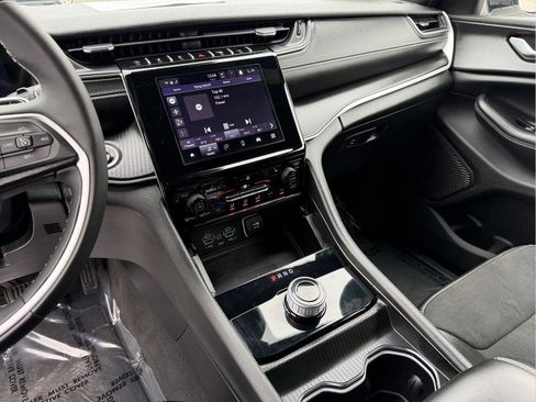 Used 2024 Jeep Grand Cherokee L Altitude image 20