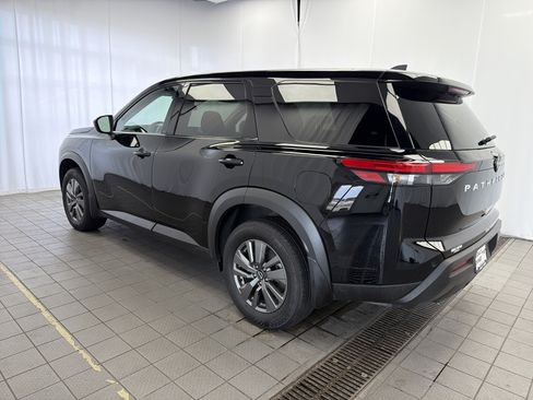 Used 2025 Nissan Pathfinder S FWD image 6