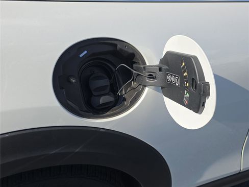 Used 2024 MINI Cooper SE image 4