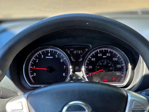 Used 2015 Nissan Versa SV FWD image 18