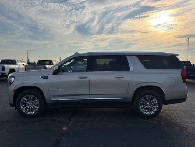 Used 2022 GMC Yukon XL SLT w/ SLT Luxury Package RWD image 4