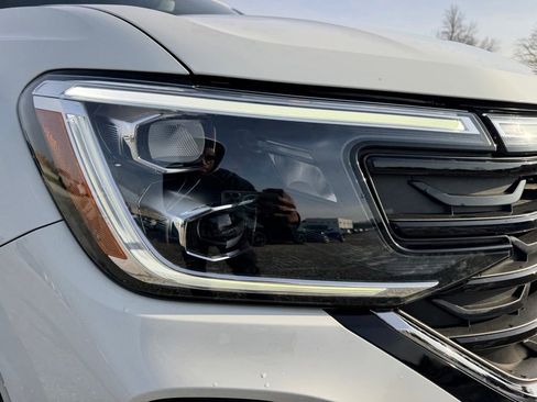 Used 2024 Volkswagen Atlas Cross Sport SE image 9