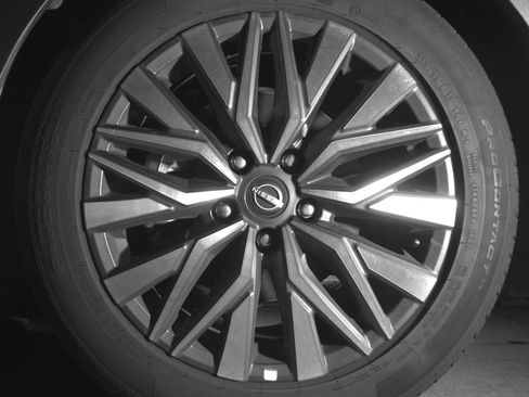 Used 2025 Nissan Altima 2.5 SV FWD image 12