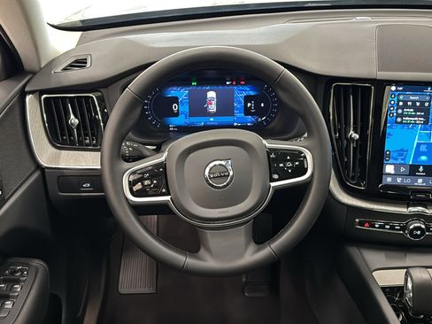 Used 2025 Volvo XC60 B5 Plus AWD/4WD image 12