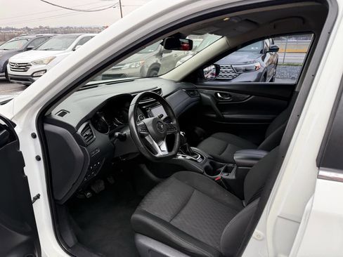 Used 2019 Nissan Rogue SV image 9