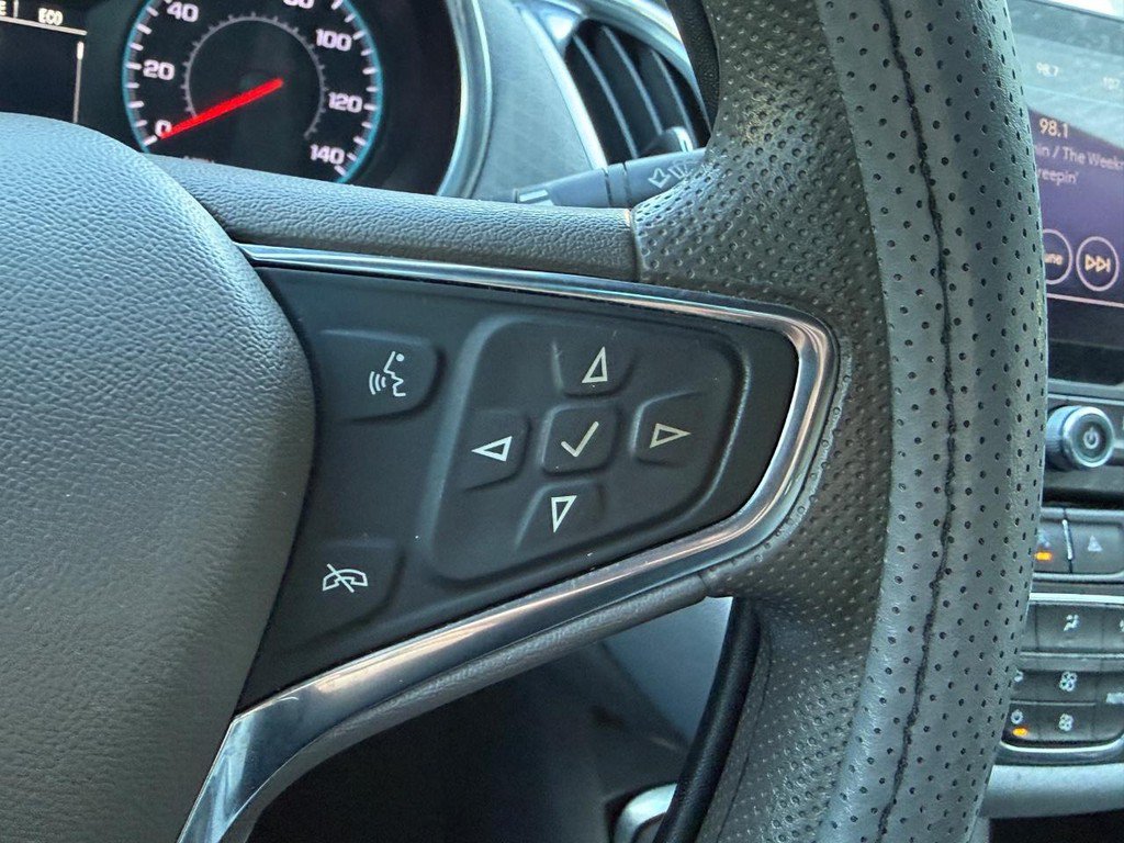 Used 2021 Chevrolet Malibu LT FWD image 18