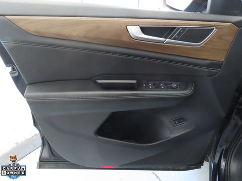 Used 2024 Volkswagen Atlas SE w/ Panoramic Sunroof Package FWD image 10