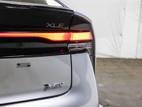 Certified 2023 Toyota Prius XLE FWD image 12
