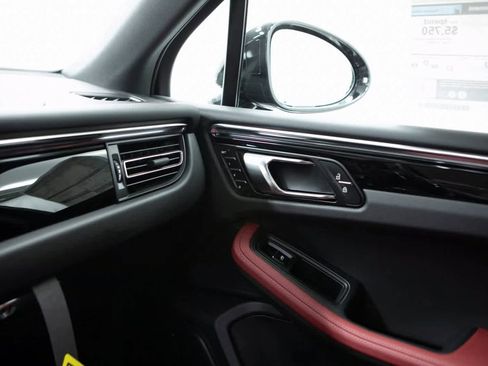 Certified 2025 Porsche Macan image 26