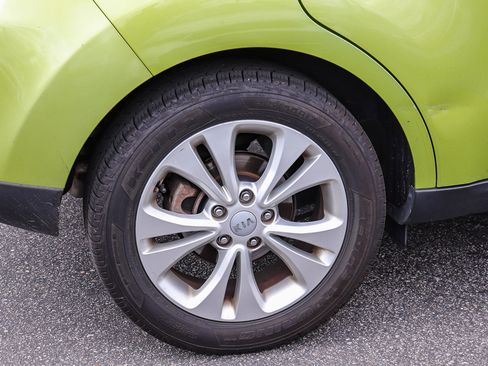 Used 2016 Kia Soul + FWD image 9