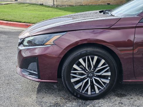 Used 2025 Nissan Altima 2.5 SV FWD image 8