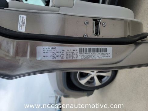 Used 2020 Jeep Cherokee Limited w/ Technology Group FWD image 35