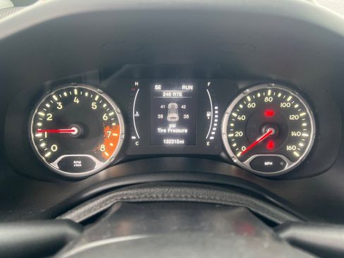 Used 2017 Jeep Renegade Sport w/ Power & Air Group image 21