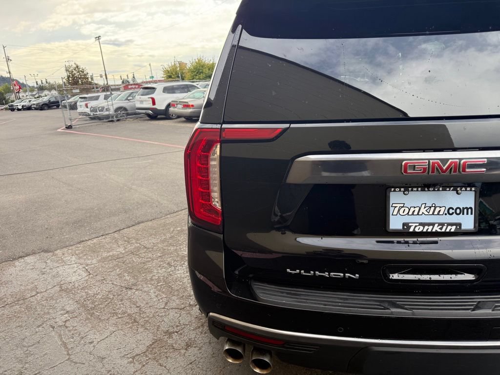 Used 2023 GMC Yukon AT4 w/ AT4 Premium Package AWD/4WD image 7