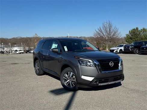 New 2025 Nissan Pathfinder SL image 2