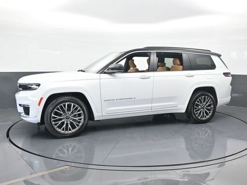 Used 2025 Jeep Grand Cherokee L Summit AWD/4WD image 2