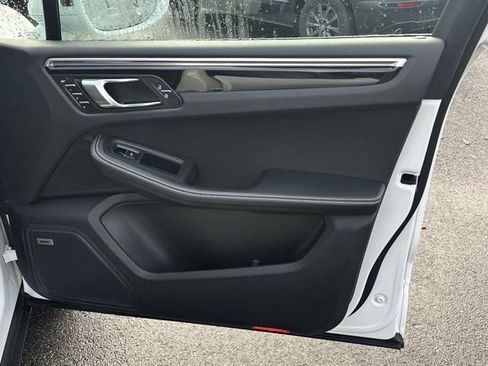 Used 2022 Porsche Macan image 16