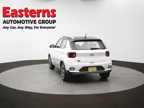 Used 2025 Hyundai Venue Limited FWD image 65