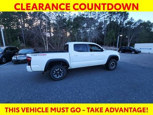 Certified 2018 Toyota Tacoma TRD Off-Road w/ Technology Package image 11