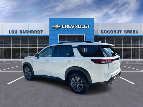 Used 2025 Nissan Pathfinder SV image 6