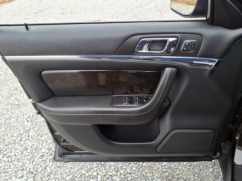 Used 2013 Lincoln MKS image 20