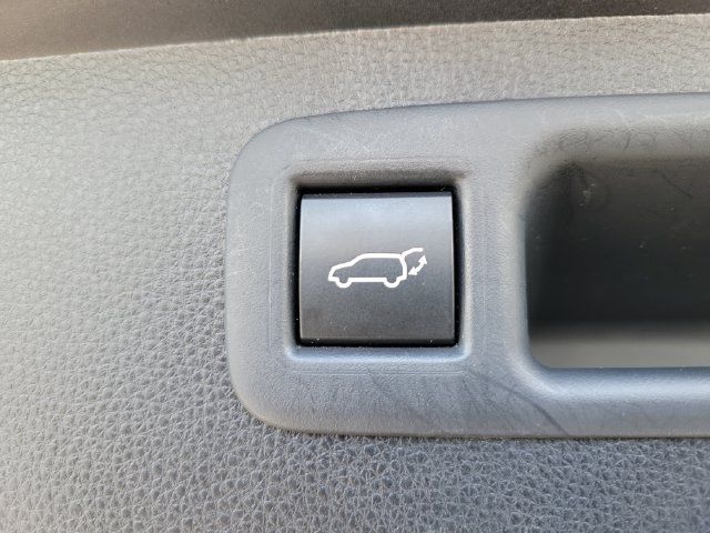 Used 2022 Toyota Highlander XLE AWD/4WD image 30
