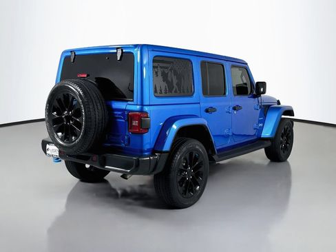 Used 2022 Jeep Wrangler Unlimited Sahara AWD/4WD image 5