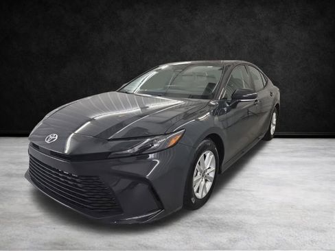 Used 2025 Toyota Camry LE image 5