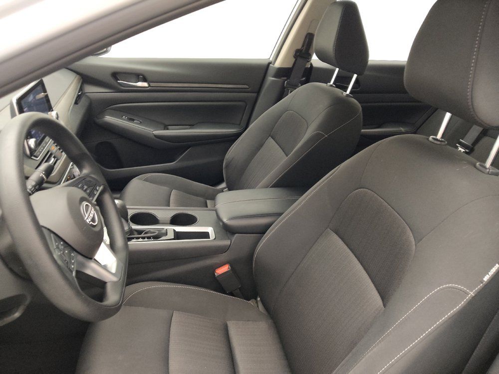 Used 2025 Nissan Altima 2.5 SV FWD image 17