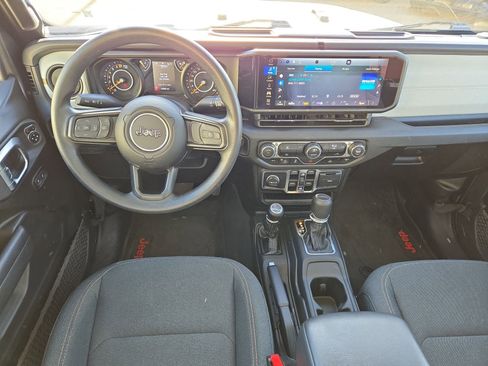 Used 2025 Jeep Gladiator Sport image 14