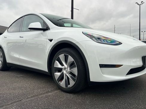 Used 2021 Tesla Model Y Long Range image 10