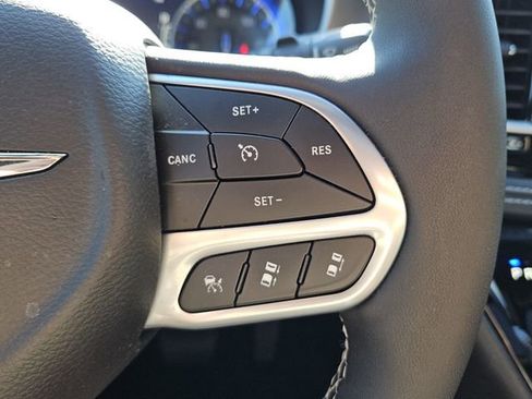 Used 2025 Chrysler Pacifica Select FWD image 22