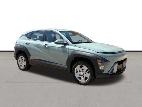 Used 2025 Hyundai Kona SE AWD/4WD image 2