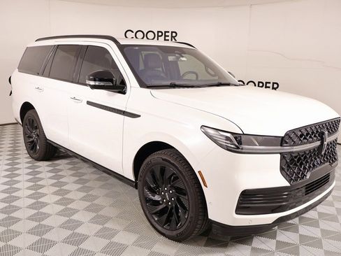 New 2025 Lincoln Navigator Reserve w/ Jet Appearance Package image 1