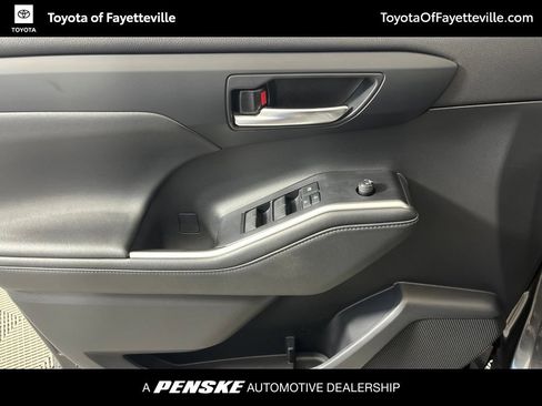 Used 2021 Toyota Highlander XSE FWD image 31
