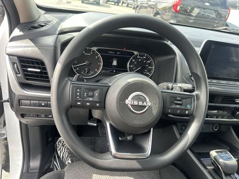 Used 2024 Nissan Rogue SV FWD image 17