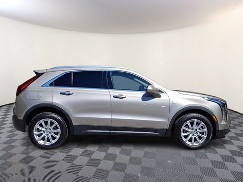 Used 2022 Cadillac XT4 Luxury w/ Cold Weather Package AWD/4WD image 7