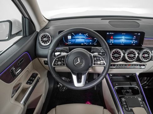 Certified 2023 Mercedes-Benz EQB 300 4MATIC w/ Exclusive Package image 11