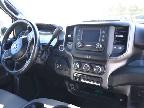 Used 2022 RAM 2500 Tradesman w/ Chrome Appearance Group AWD/4WD image 12