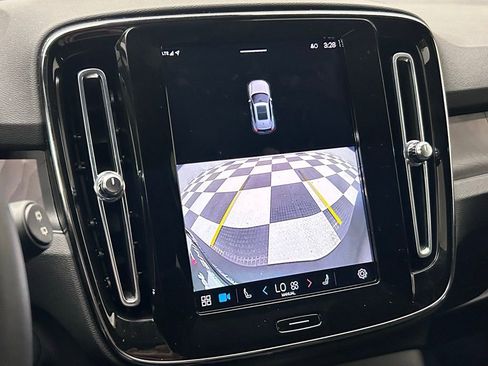 Used 2023 Volvo XC40 Recharge Plus image 21