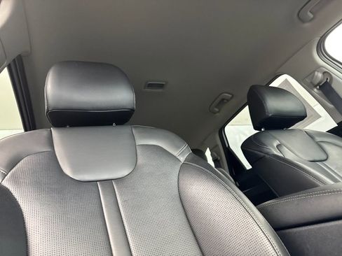 Used 2024 Kia Sorento S image 17