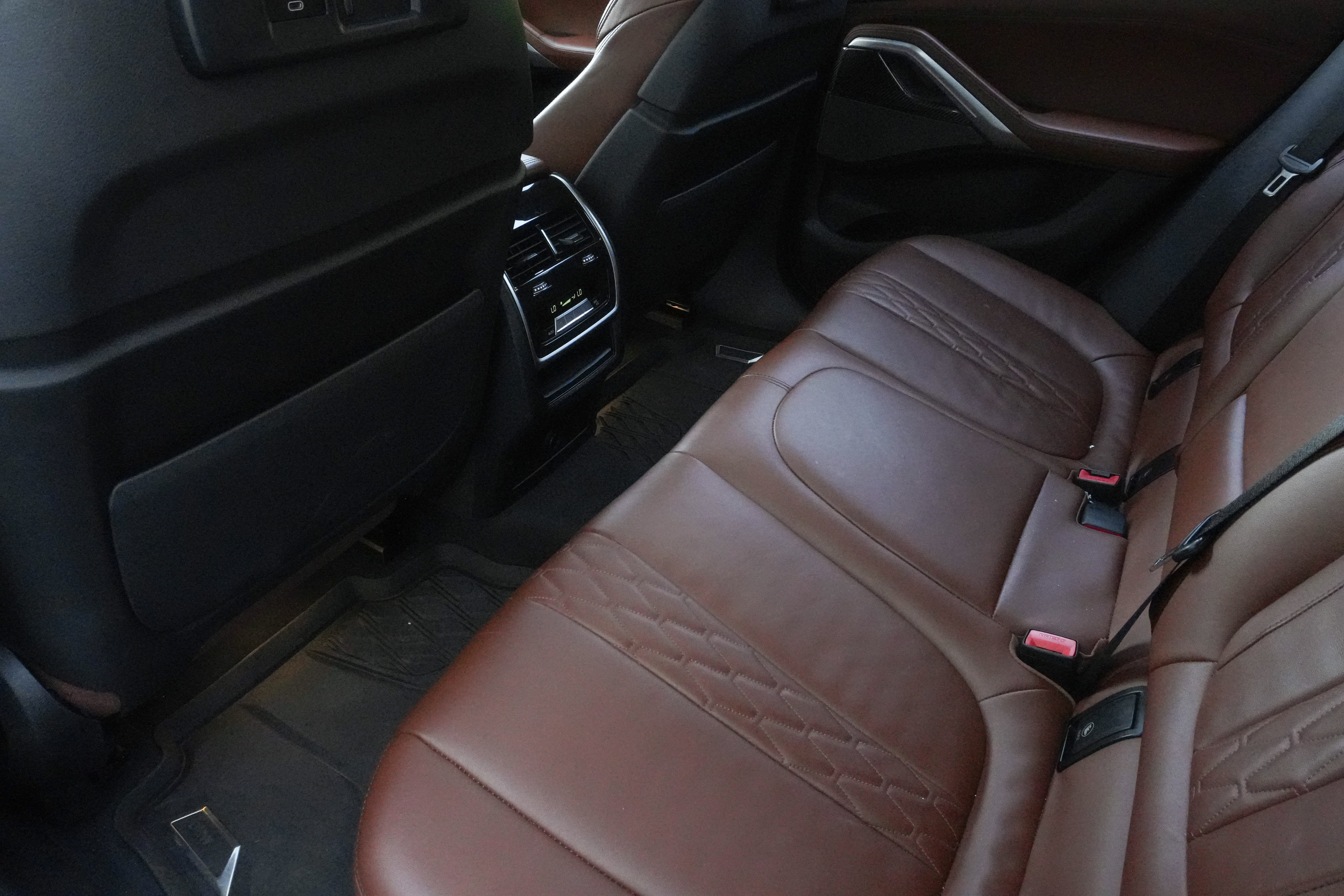 Used 2023 BMW X6 M50i w/ Parking Assistance Package AWD/4WD image 38