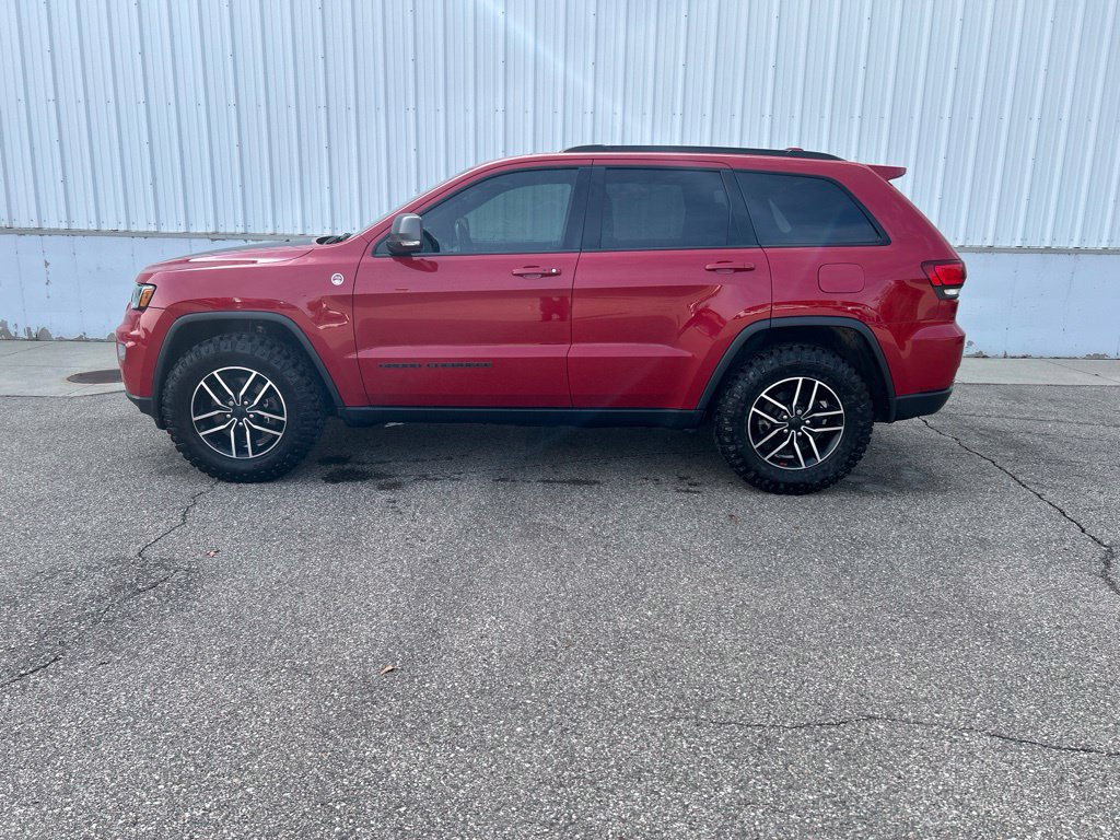 Used 2020 Jeep Grand Cherokee Trailhawk w/ Trailhawk Luxury Group AWD/4WD image 2