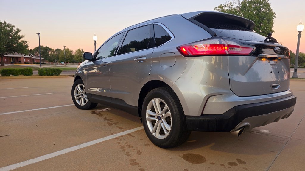 Used 2020 Ford Edge SEL FWD image 16
