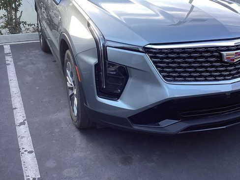 Used 2024 Cadillac XT4 Premium Luxury image 3