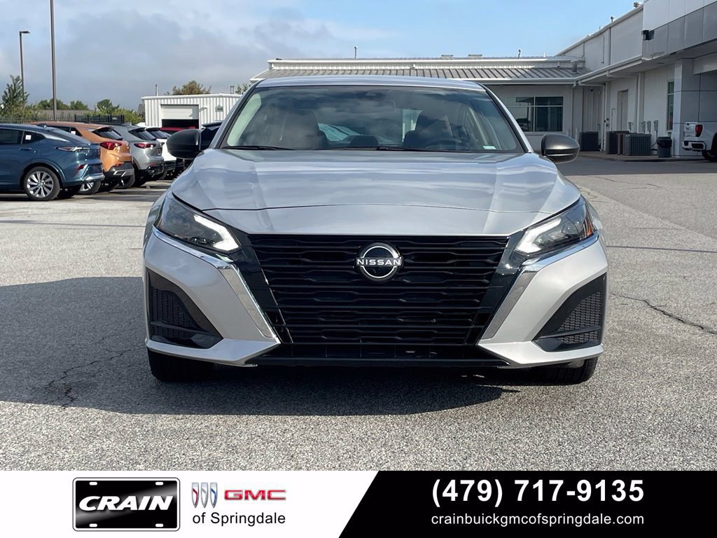 Used 2025 Nissan Altima 2.5 SV FWD image 2