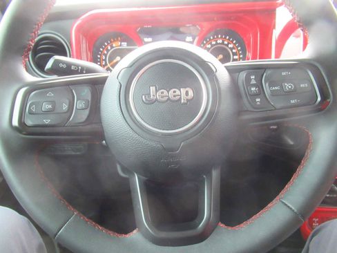 Used 2024 Jeep Wrangler Unlimited Rubicon image 23