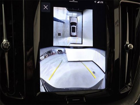 Certified 2025 Volvo XC60 B5 Plus image 29