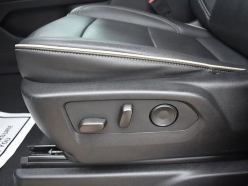 Used 2024 GMC Yukon SLT RWD image 13