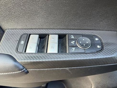 Used 2025 Mitsubishi Outlander SE image 17